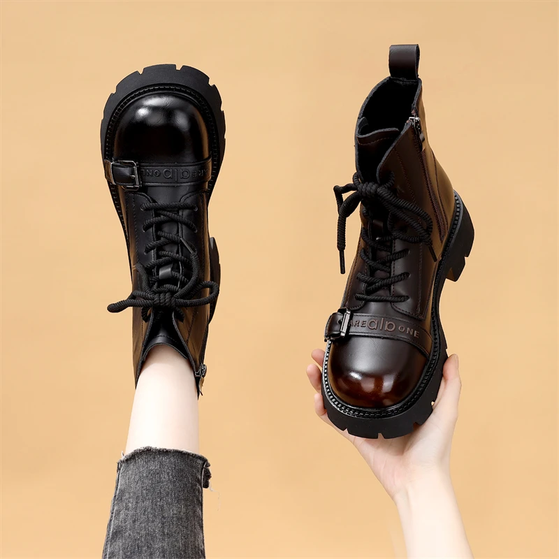 厚底复古马丁靴女2025冬季新款时尚英伦皮带扣显瘦增高显脚小短靴