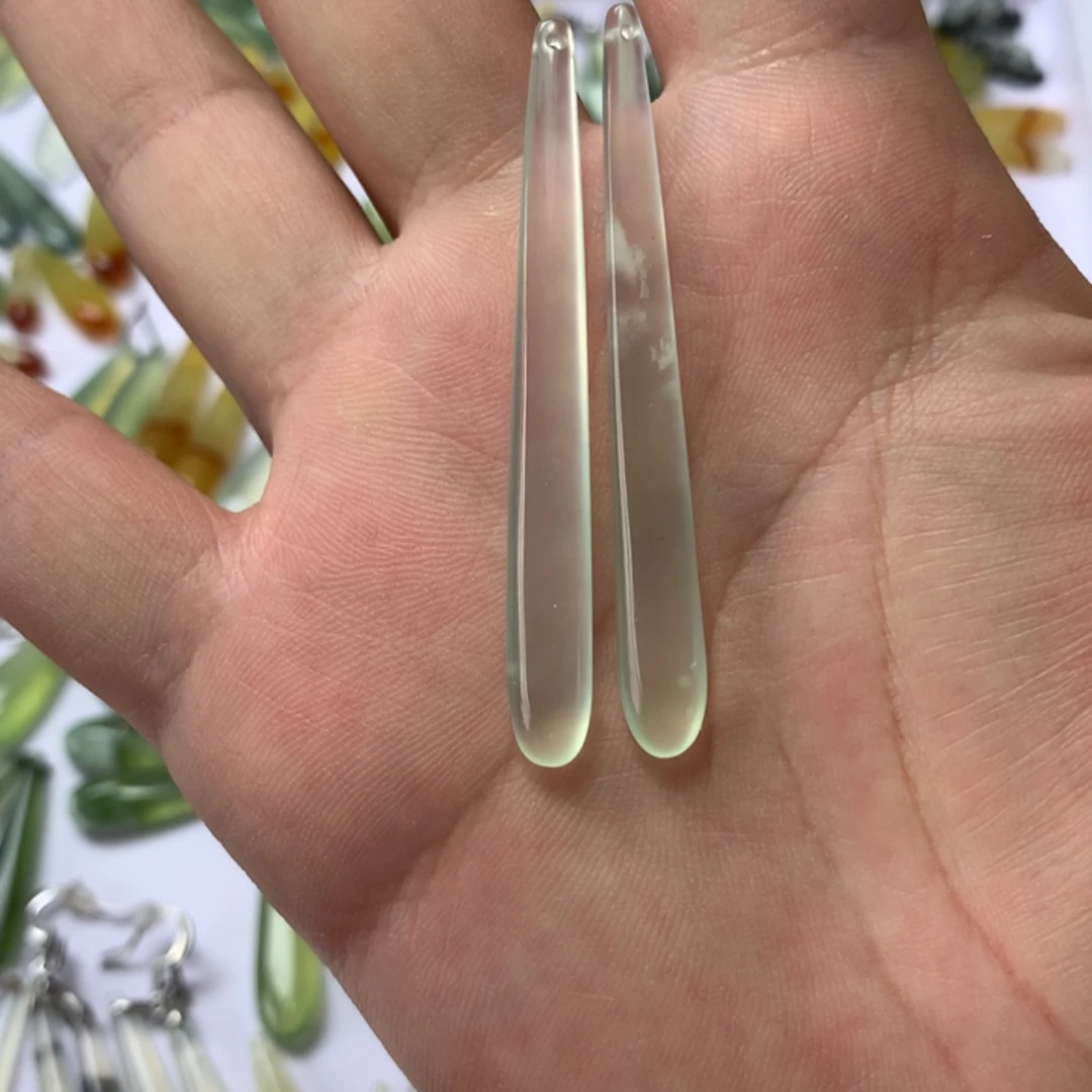 蛇纹石玉未镶嵌耳环