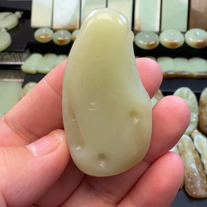 ~****和田玉未镶嵌颈饰