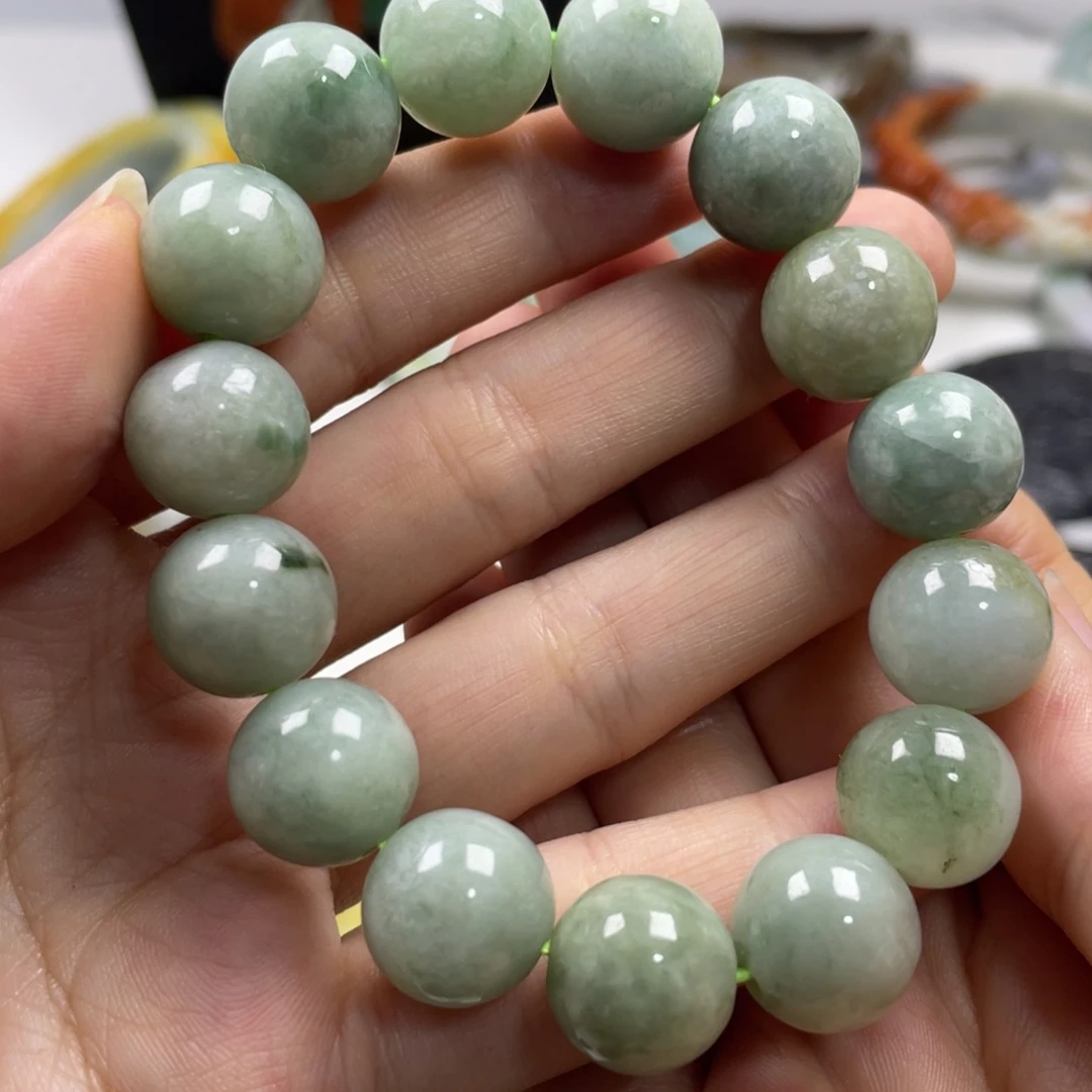 翡翠未镶嵌项圈牌子