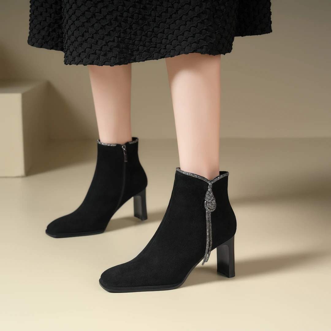 星期六极简风冬季棉靴纯色棉靴/毛靴时尚百搭瘦瘦靴