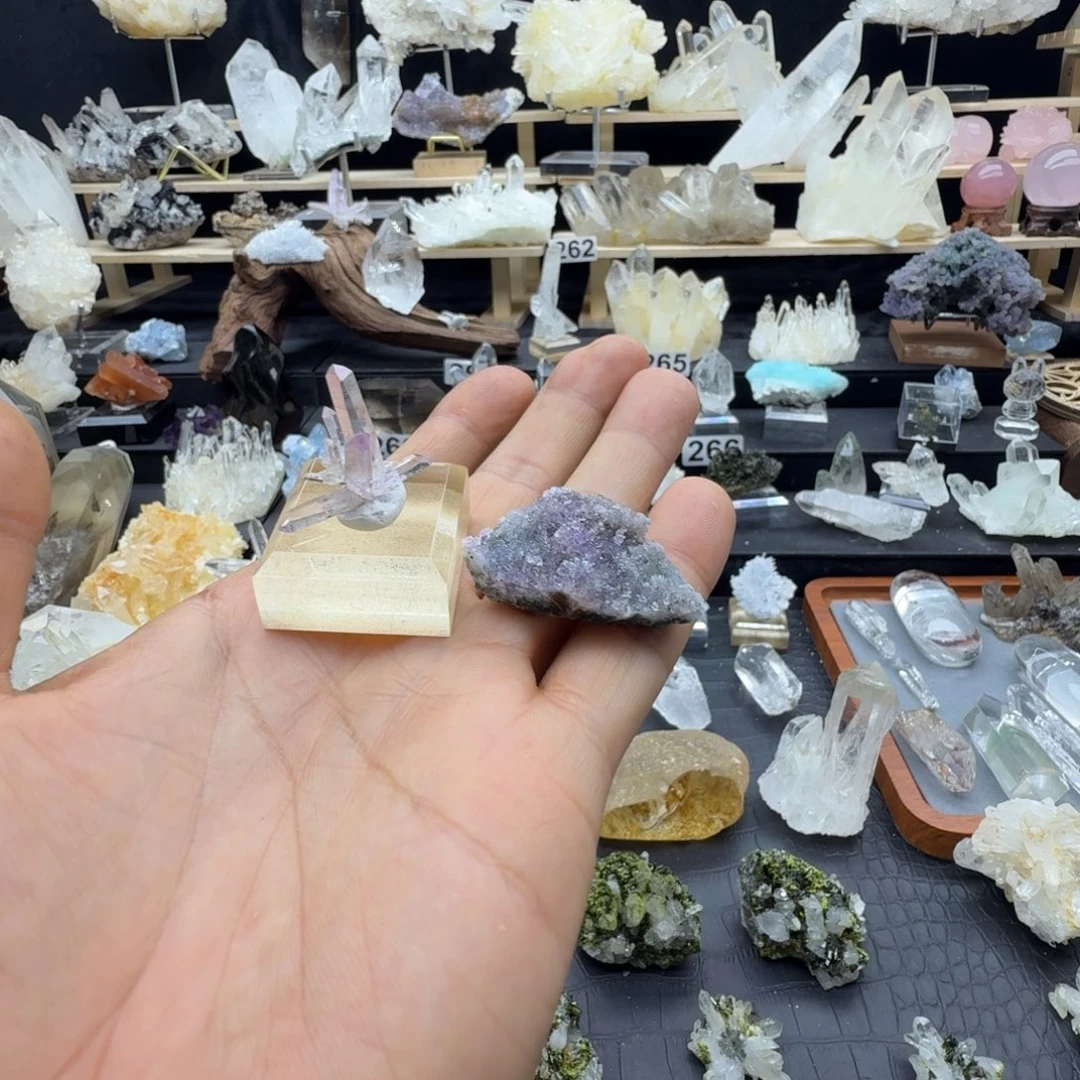 云***人石材天然水晶摆件