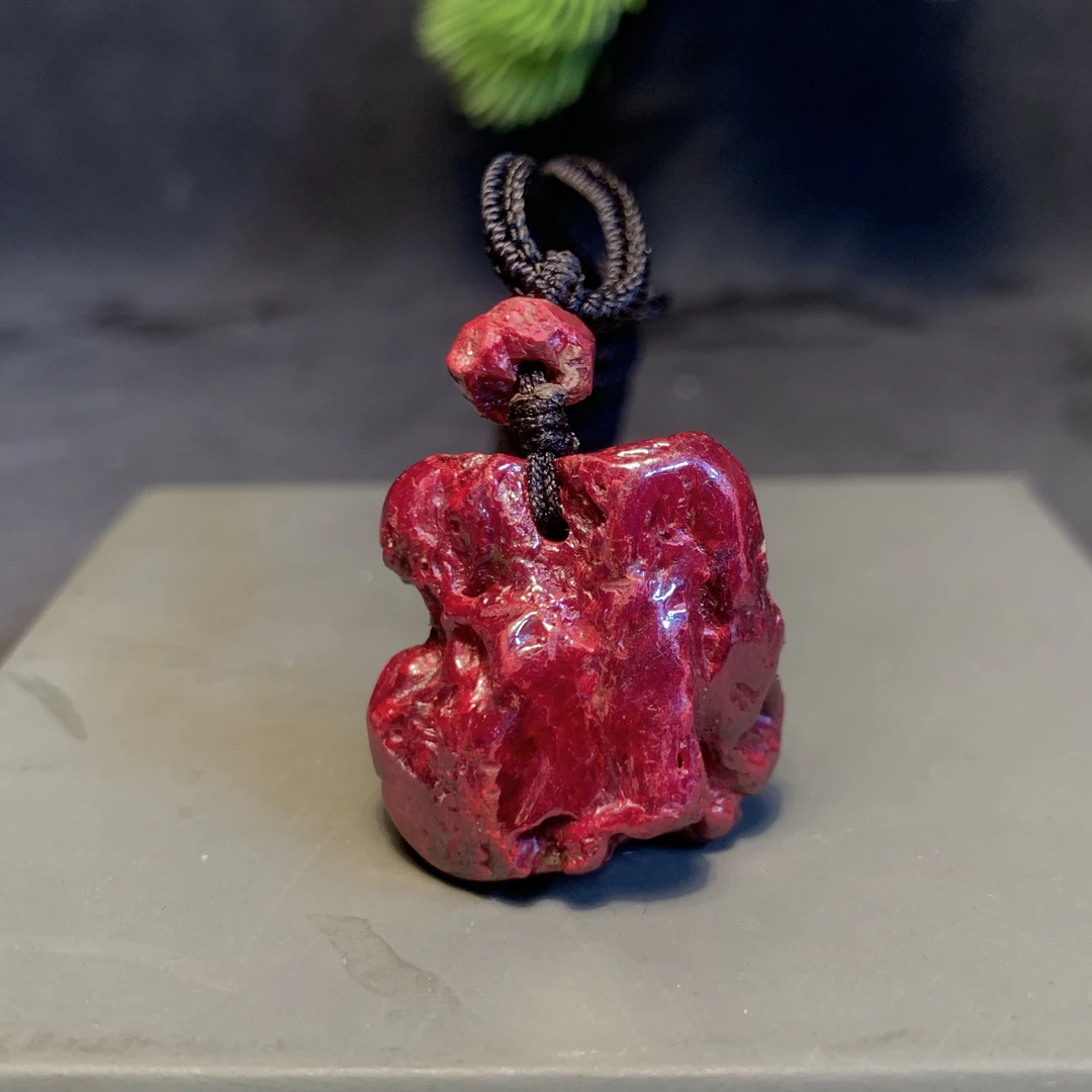 天然辰砂原矿狗头砂男款挂件精品透光36.6克