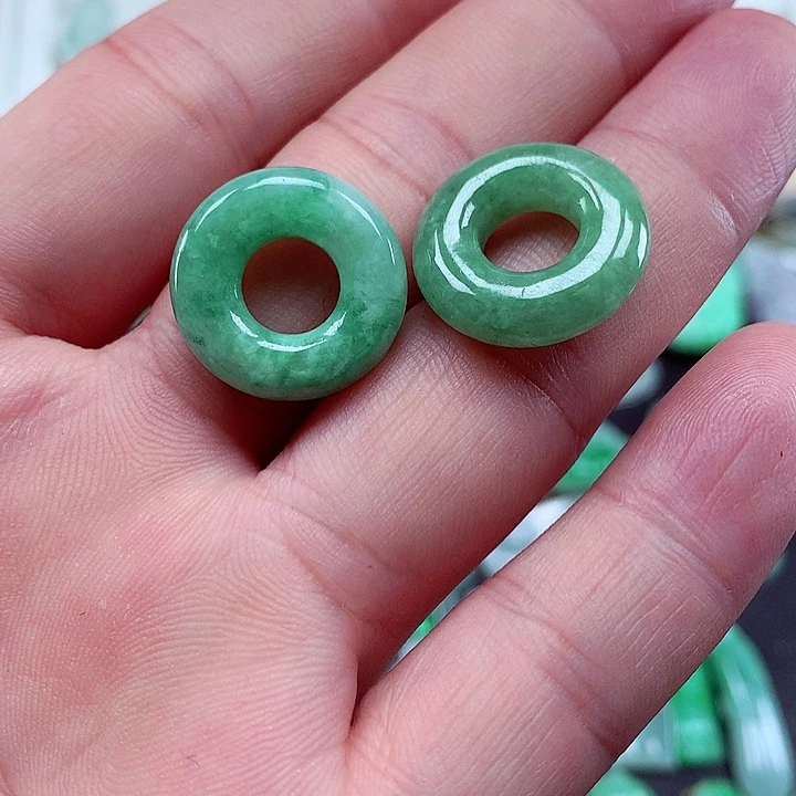 翡翠吊坠(不含链)未镶嵌婉*?