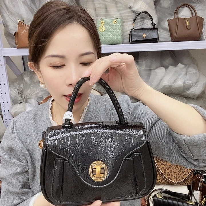 蚕丝小牛剖层皮革PU