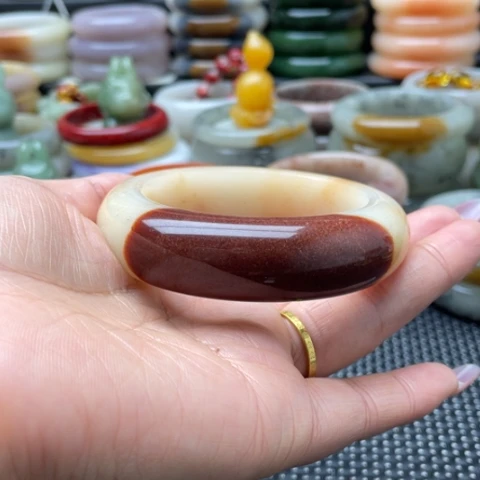 未镶嵌手镯石英质玉