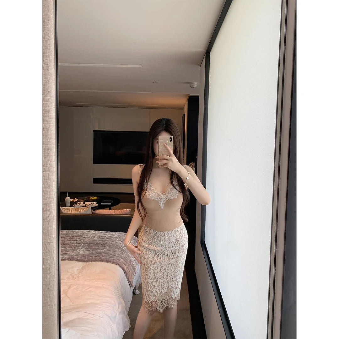 THE SWAN司凰轻奢 画报生活 无袖针织吊带背心蕾丝包臀半身裙套装