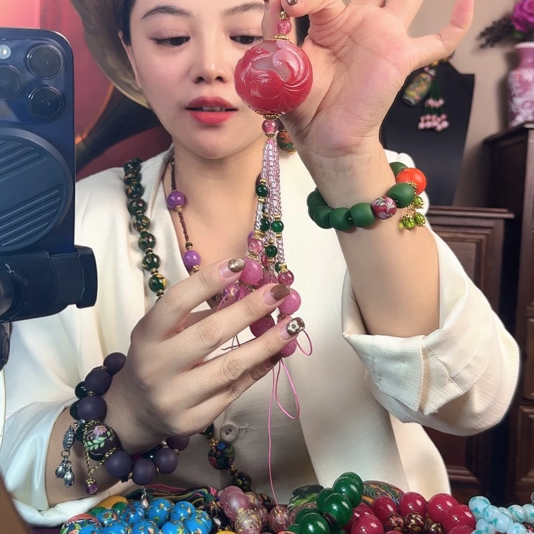 黄***3DIY琉璃老琉璃的故事是一个人的故事吗