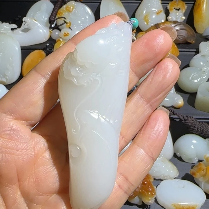 和田玉颈饰未镶嵌天**飞