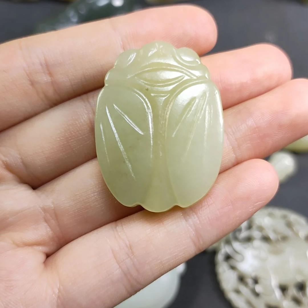 阿***喜和田玉未镶嵌颈饰