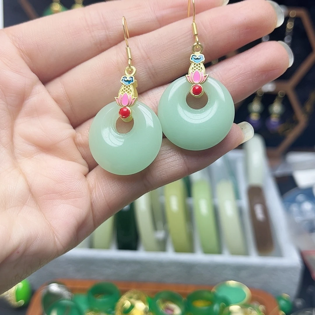 翡翠未镶嵌耳饰公主