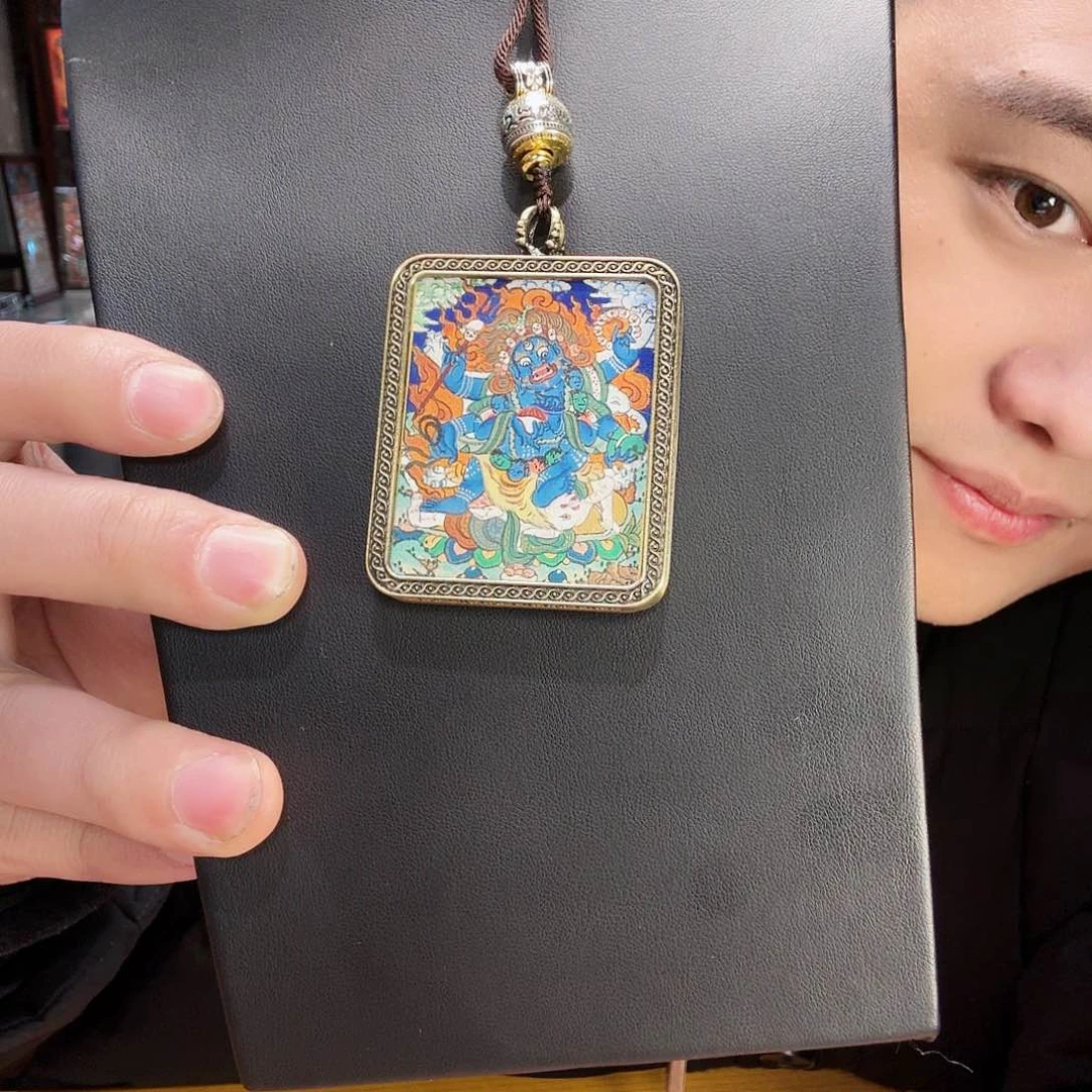 卷轴画六臂玛哈嘎拉带壳子的