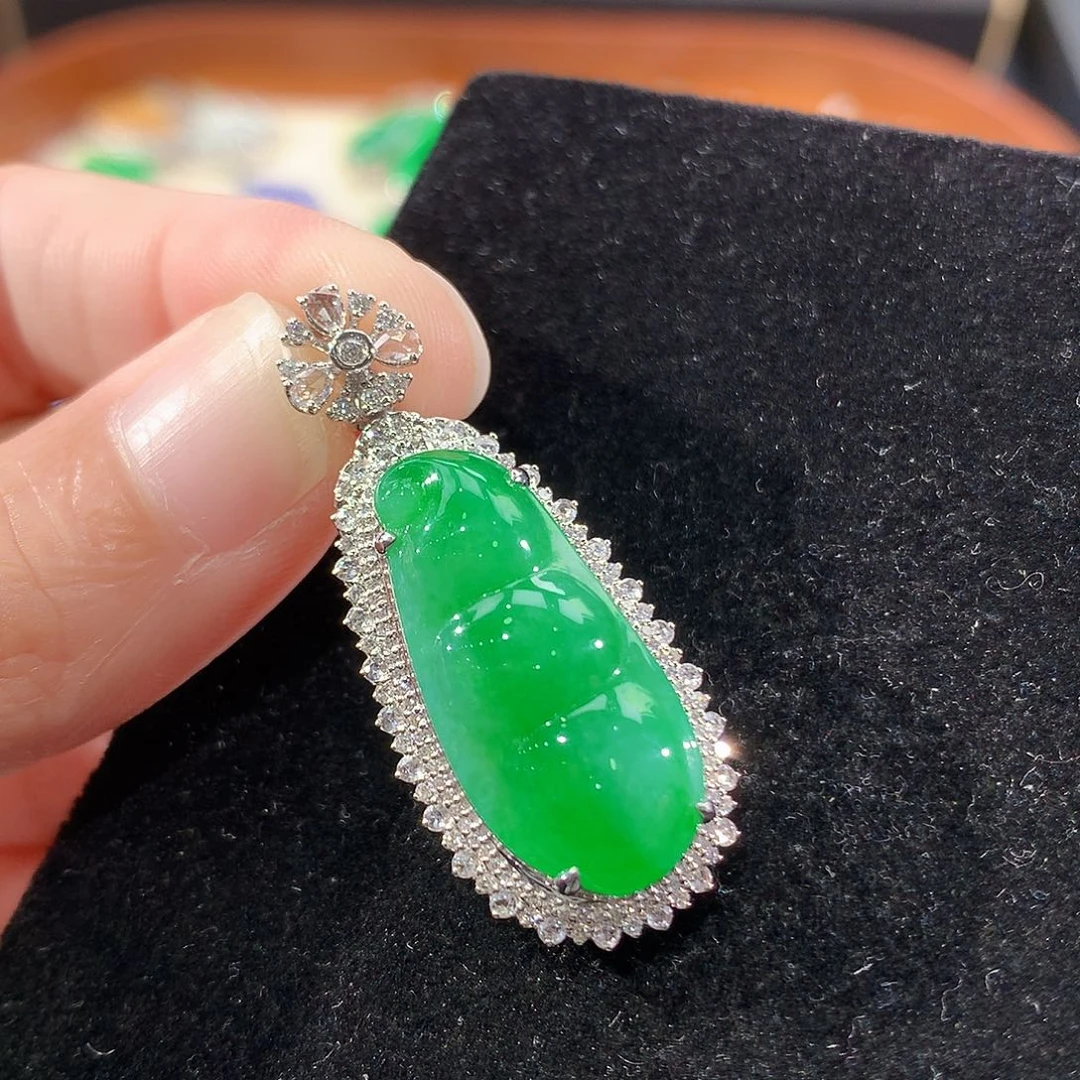 翡翠18K金镶嵌颈饰