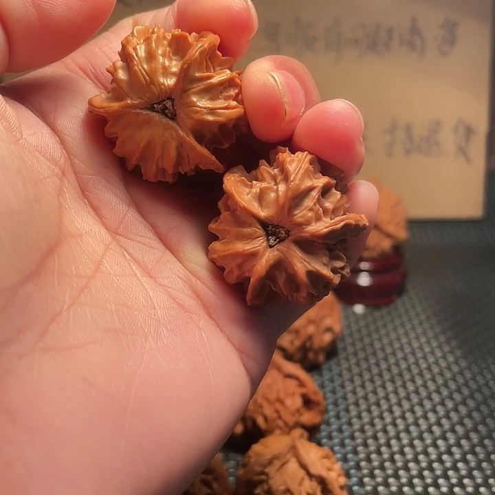 文玩核桃把件33mm野生龙门涧三棱