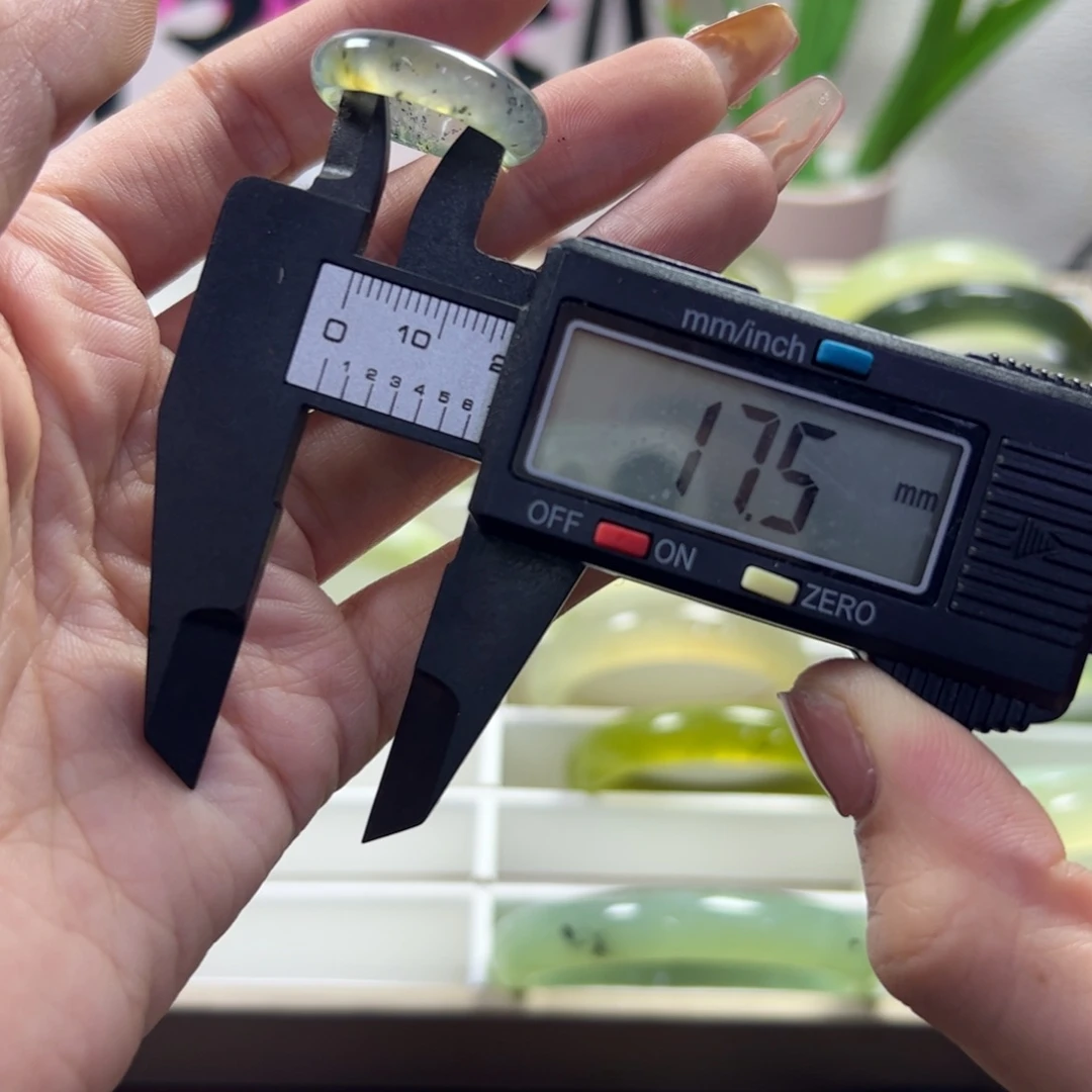 蛇纹石玉未镶嵌手镯345