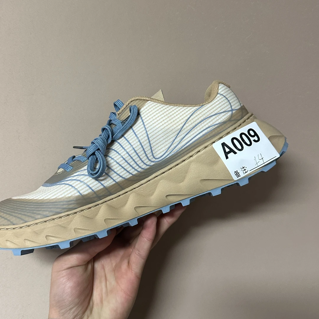 高端男女户外休闲鞋a009