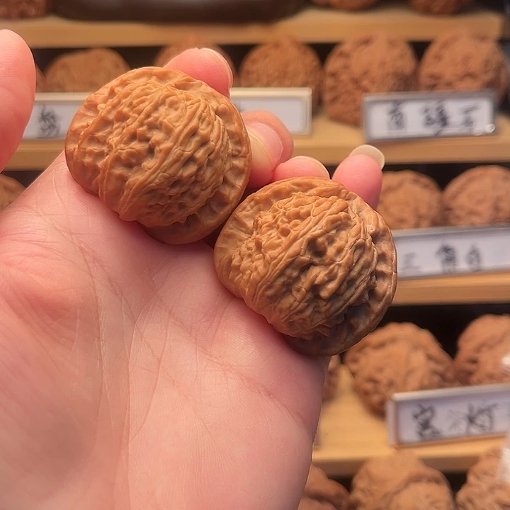 文玩核桃把件40白狮子