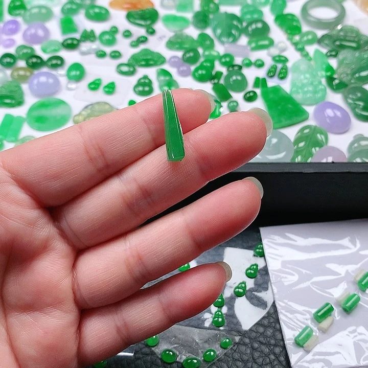 翡翠颈饰未镶嵌翡翠