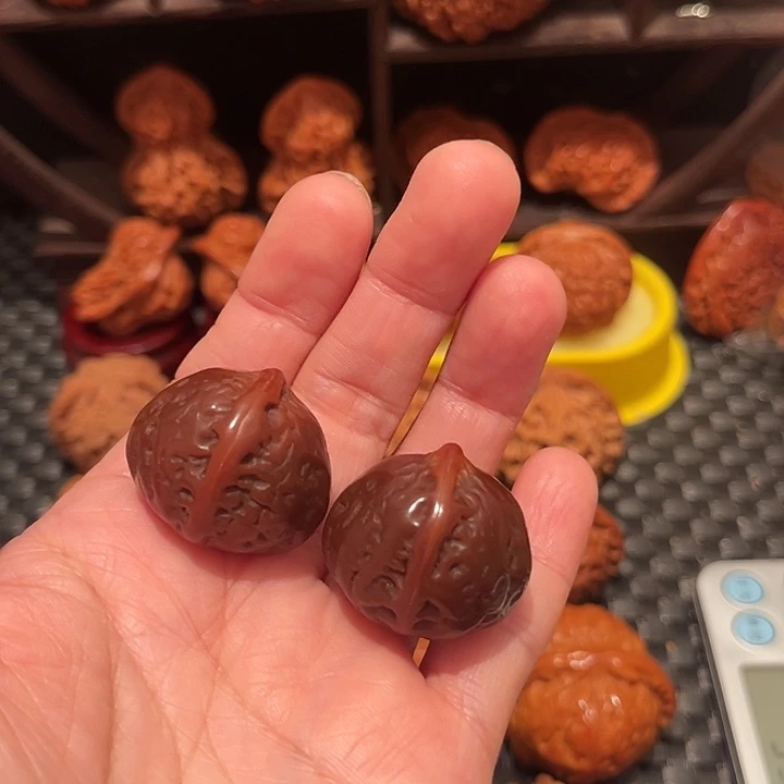 ****木文玩核桃把件野生