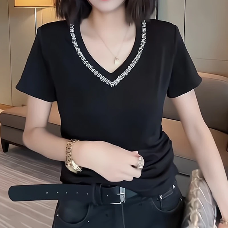 2025新款洋气休闲装夏季黑色V领钉钻短袖T恤女小个子时尚百搭上衣