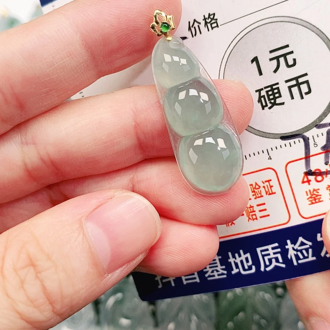 翡翠18K金镶嵌颈饰吊坠