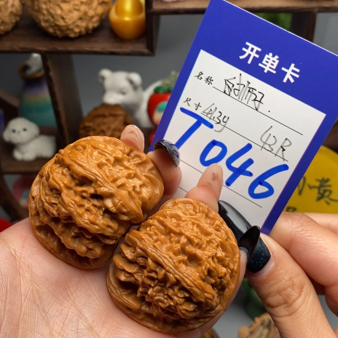 文玩核桃吊坠白狮子