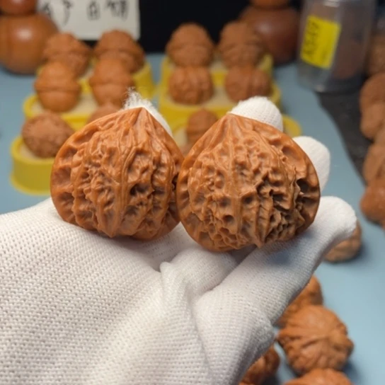 吊坠文玩核桃宫灯红皮 36