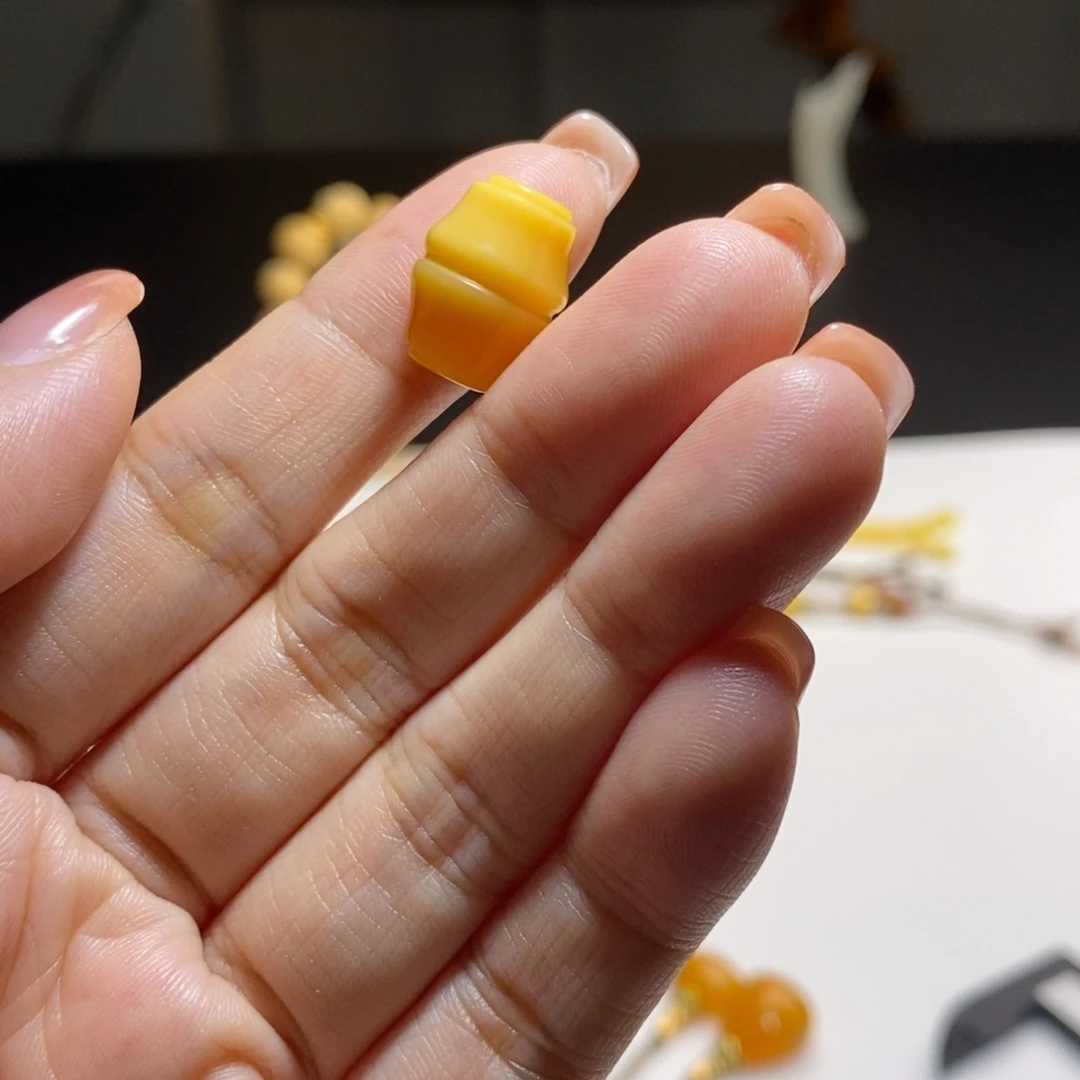 石英质玉（缅黄）未镶嵌颈饰