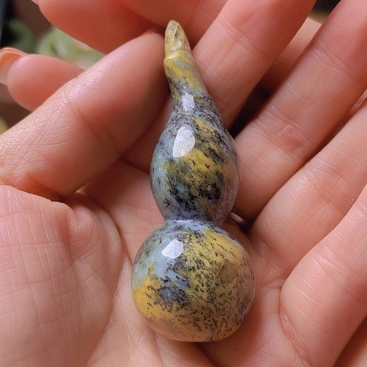 未镶嵌岫岩老玉（透闪石质玉）挂件