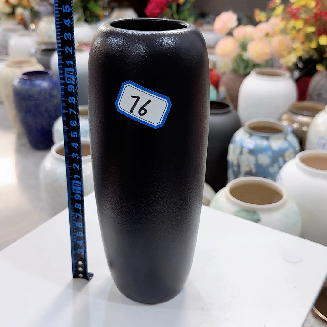 76号黑色陶瓷高24厘米一个