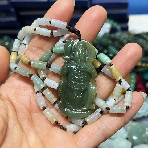 翡翠未镶嵌颈饰挂件