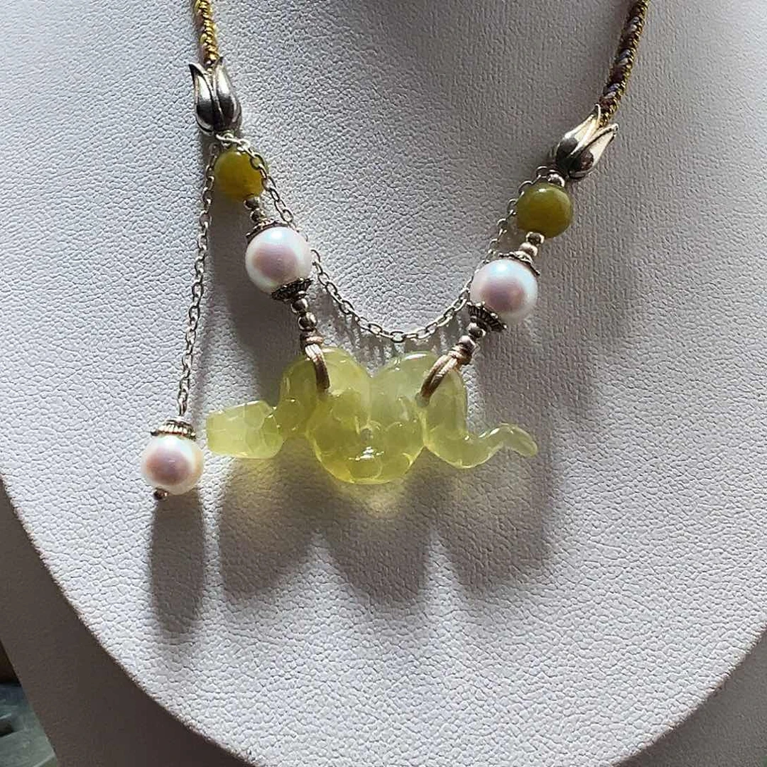 蛇纹石玉颈饰未镶嵌