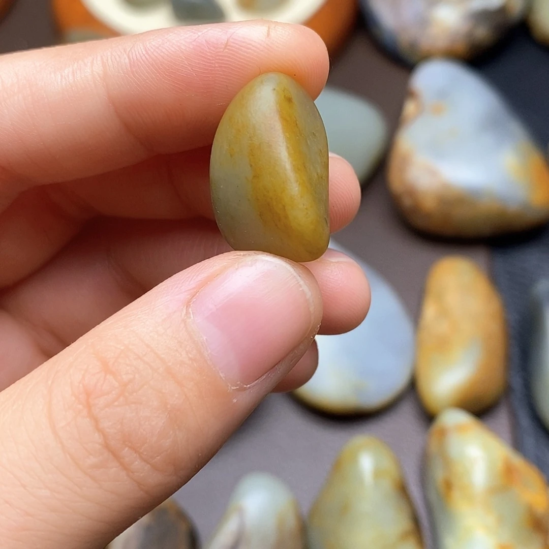 和田玉未镶嵌颈饰1