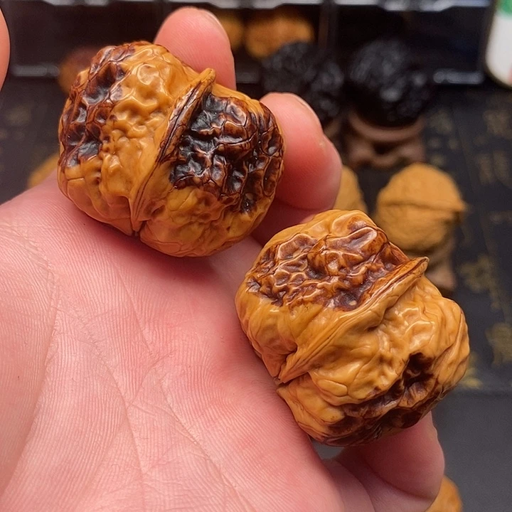 桃核把件香妃元宝