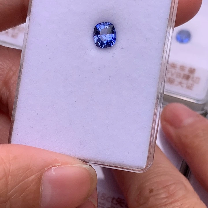 蓝宝石裸石1.22克拉