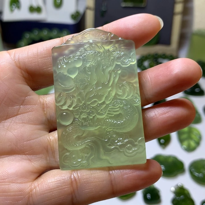 岫玉未镶嵌颈饰吊坠