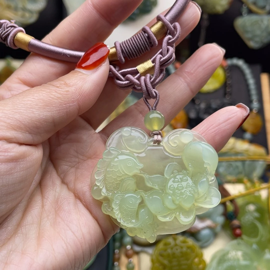 蛇纹石玉颈饰未镶嵌