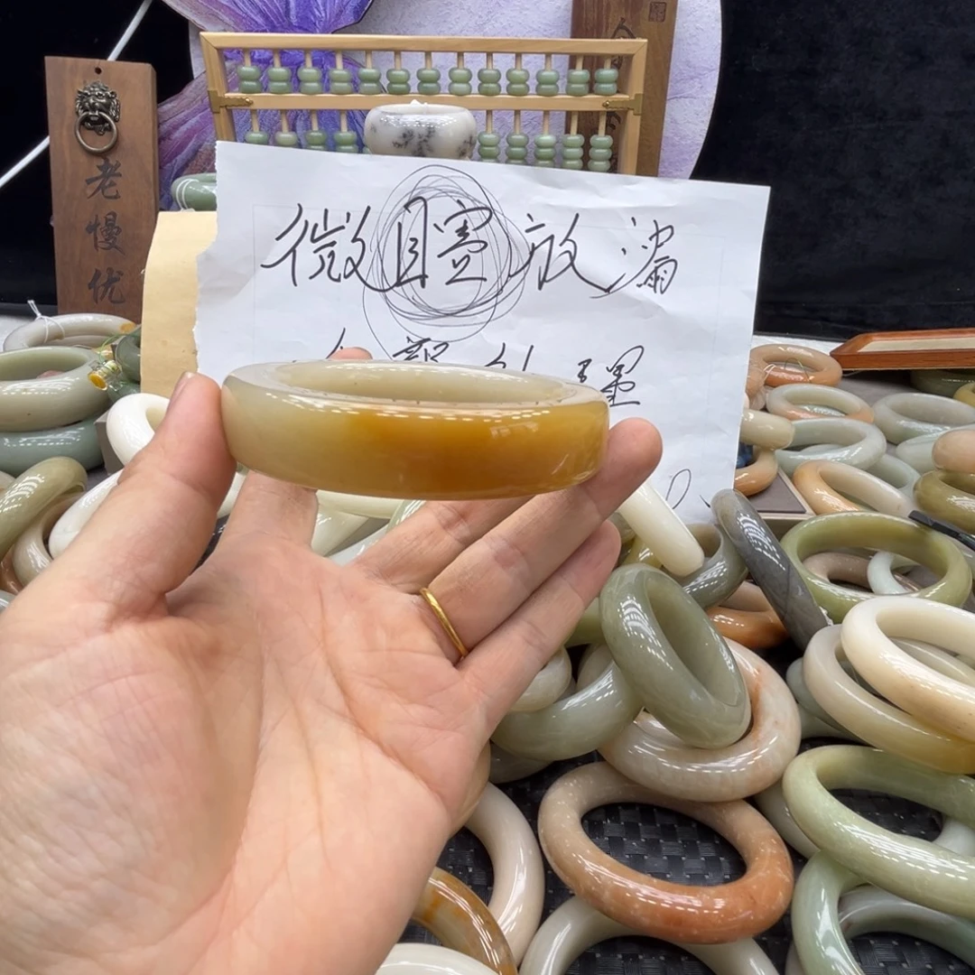 卤***妈石英质玉未镶嵌手镯