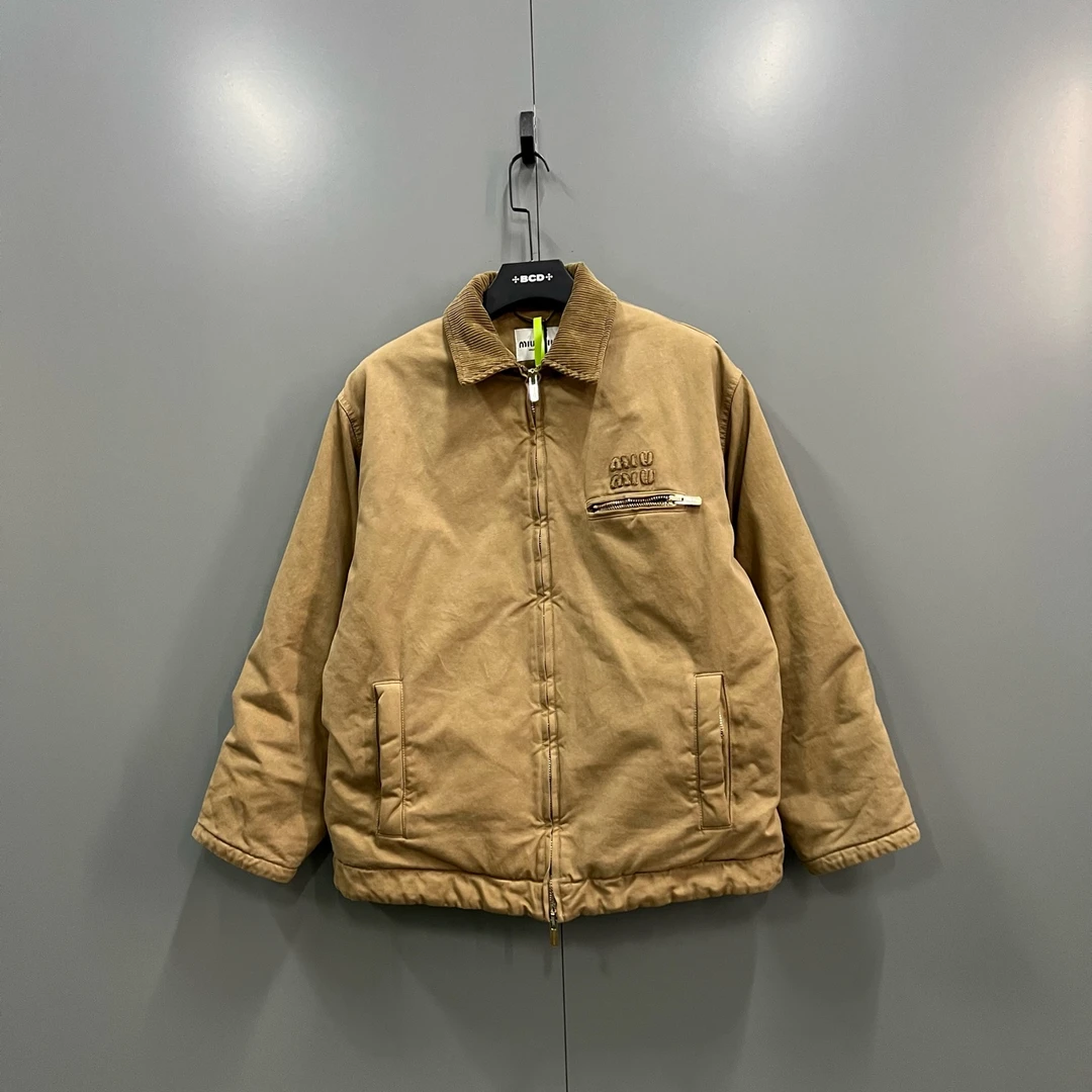 99新 MIU MIU/缪缪 q215卡其色刺绣logo外套 42码 jc603518