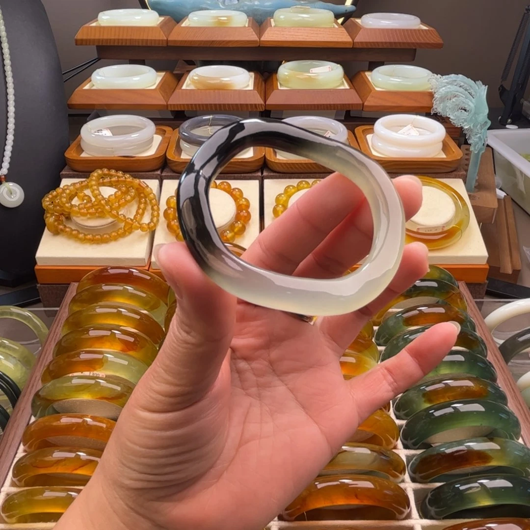 蛇纹石玉未镶嵌手镯52