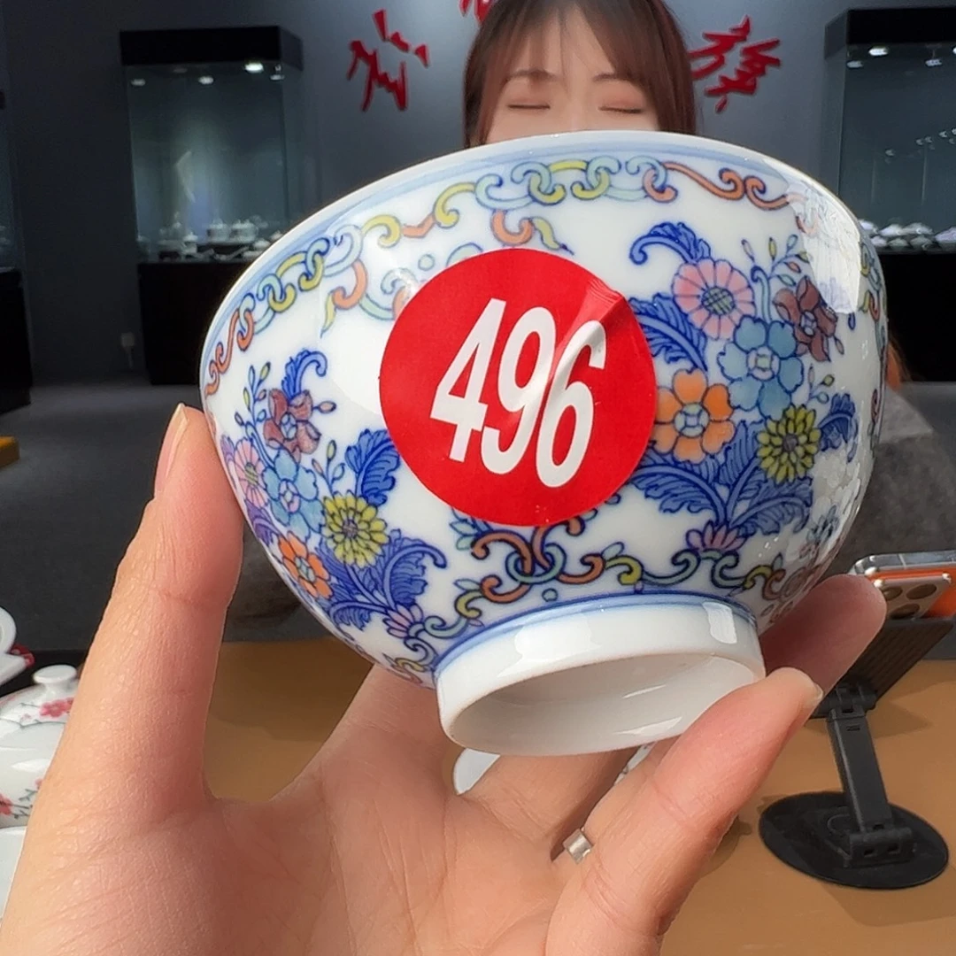 瓷釉下彩 花卉主人杯，微瑕变形