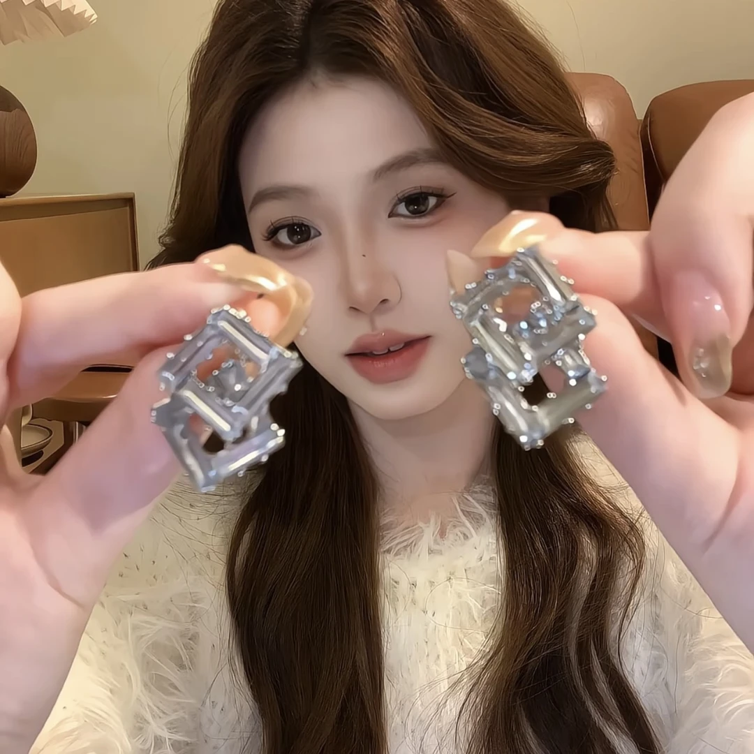 铜合金耳饰 轻奢镂空几何方形前后戴耳环精致气质一款两戴耳钉