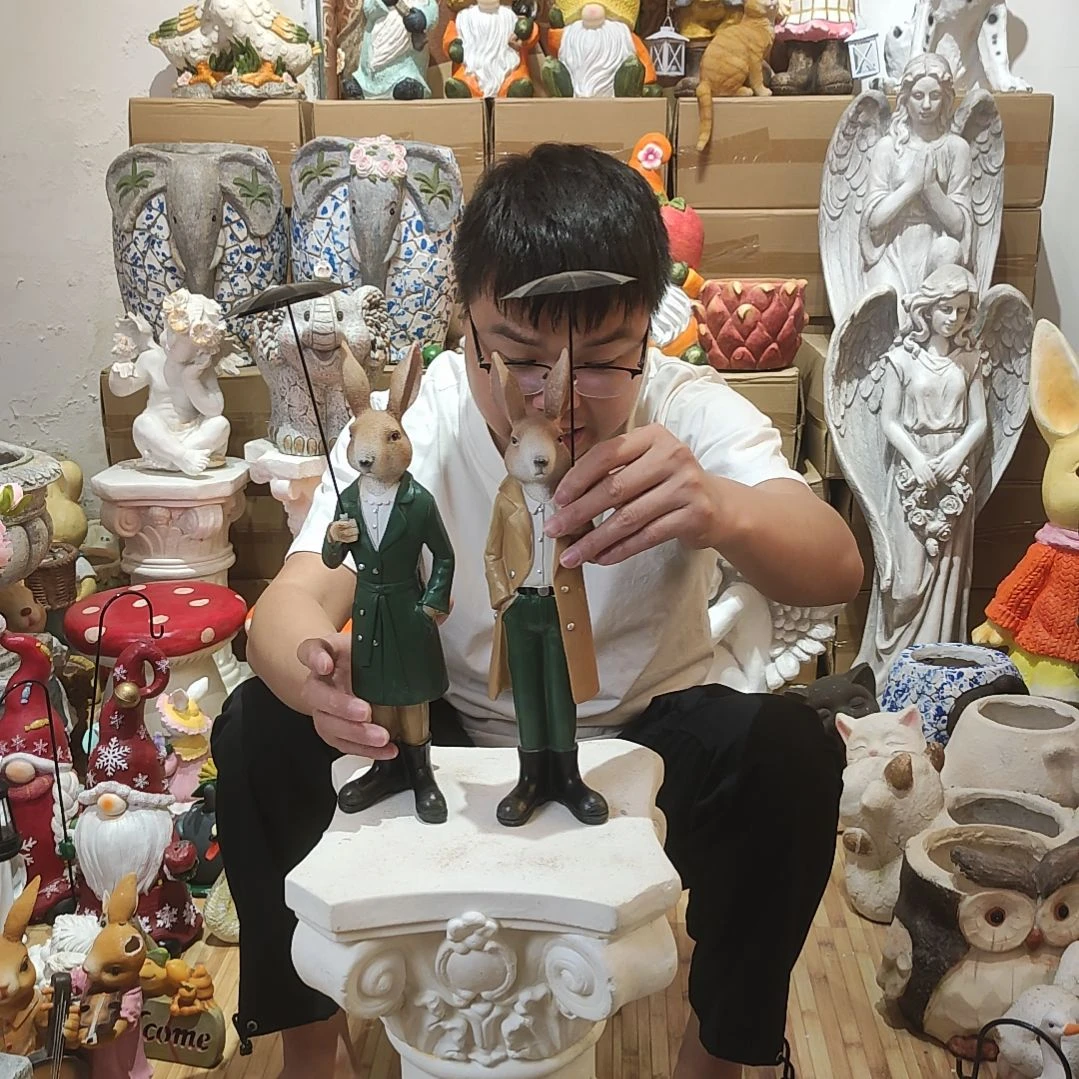 合成树脂打伞兔子一对摆件