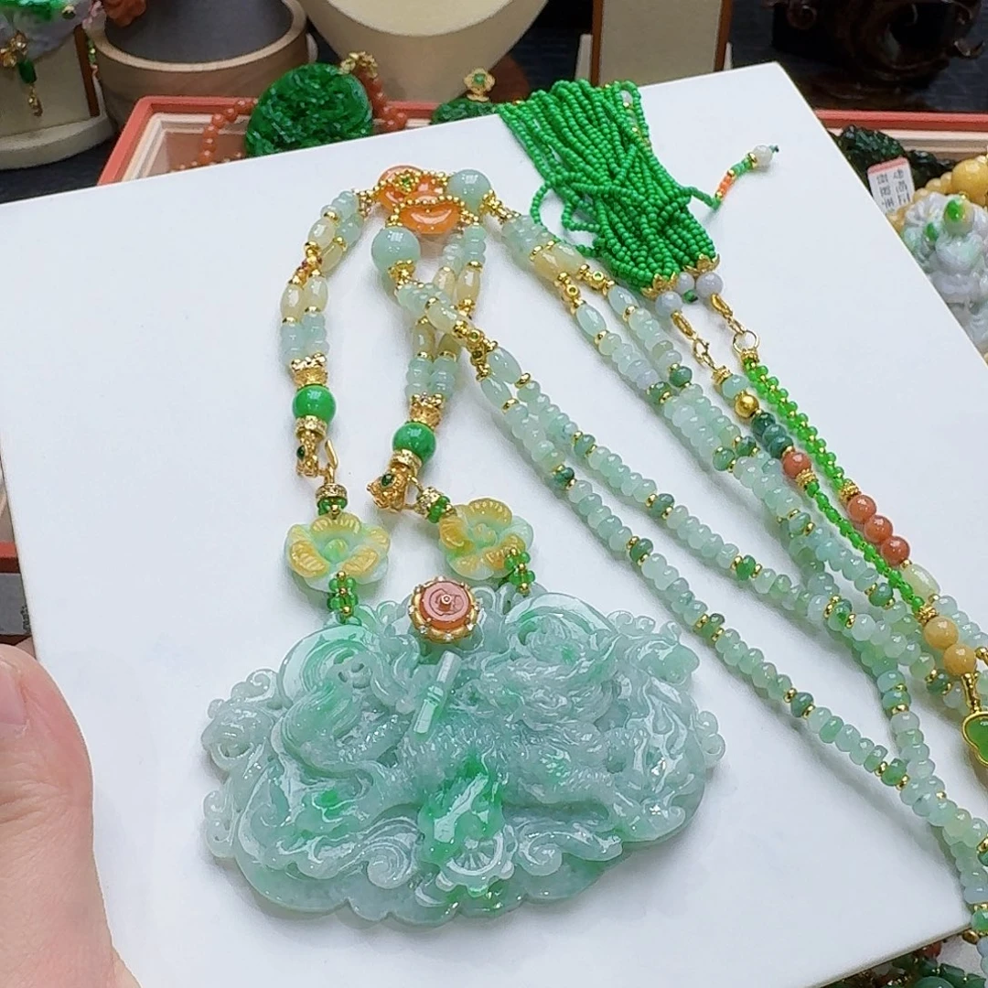 翡翠未镶嵌吊坠(赠链)麒麟回头