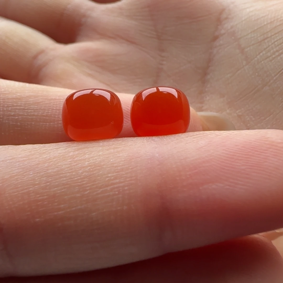 南红玛瑙未镶嵌老型对珠8.4*7.0，柿子红