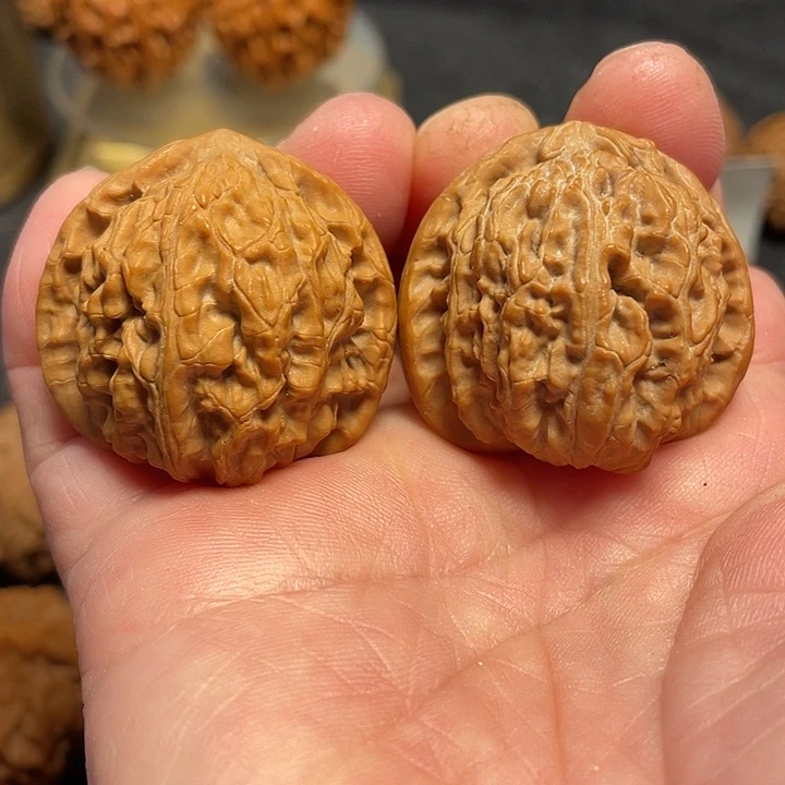 文玩核桃把件三角白