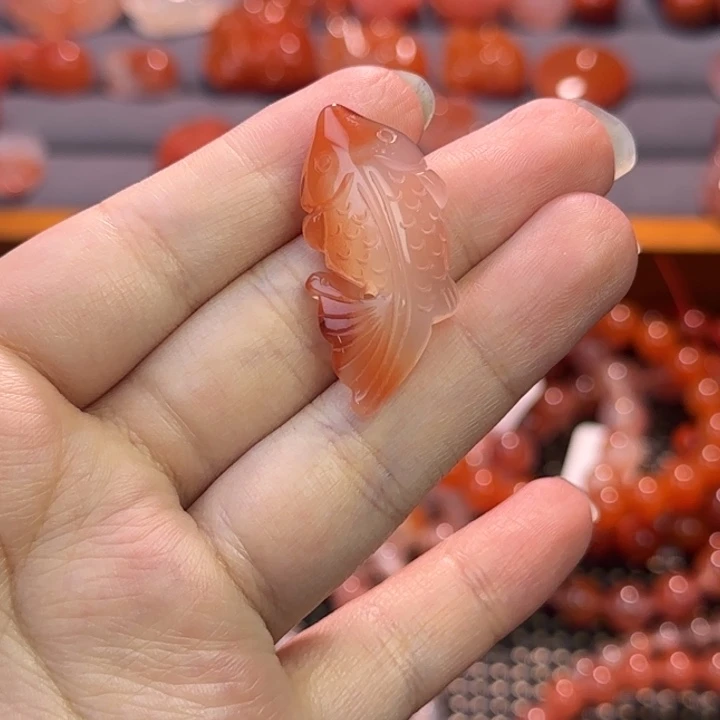 南红玛瑙未镶嵌牌子锦鲤