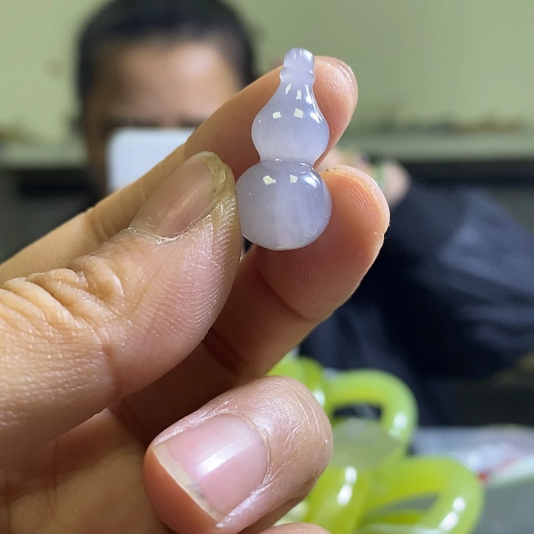 和田玉未镶嵌颈饰一个