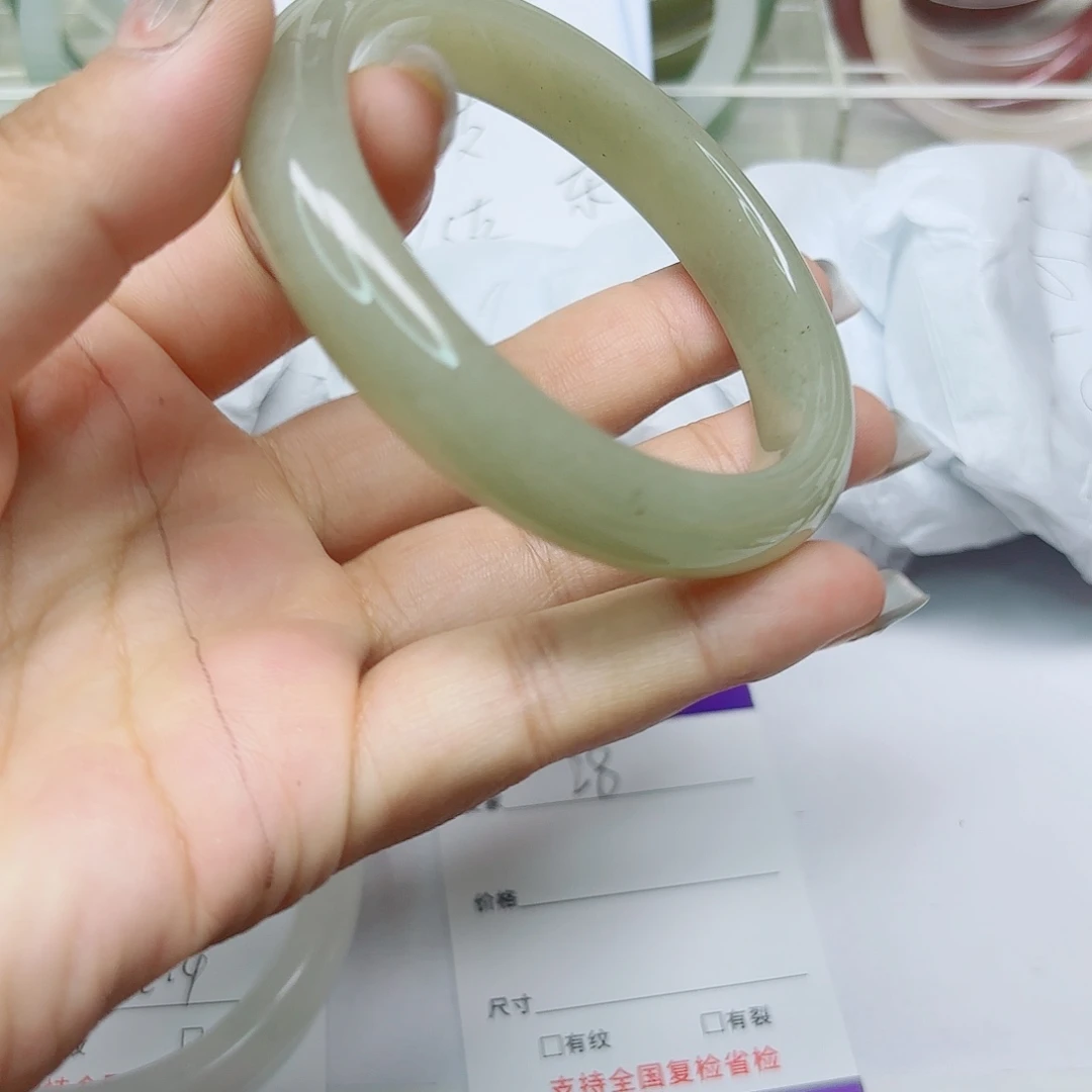 未镶嵌手镯石英质玉28/6059