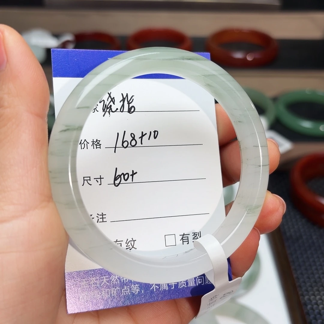 绕***！石英质玉未镶嵌手镯